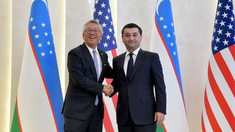 АҚШ давлат котиби ёрдамчиси Ўзбекистон ТИВ раҳбари билан учрашди