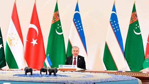 “Биз томонларни зудлик билан ҳарбий ҳаракатларни тўхтатишга, тинч музокараларни бошлаш, оқилона муросага келишга чақирамиз” — Шавкат Мирзиёев ИҲТ саммитида Исроил—Фаластин можаросига тўхталди