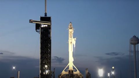 ХКС учун юк ортилган Cargo Dragon космик кемаси Флоридадаги космодромдан учирилди (видео)