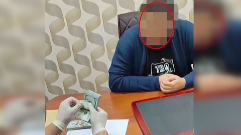 “Бек Барака” бозори директори ўринбосари пора олаётганида қўлга тушди (видео)