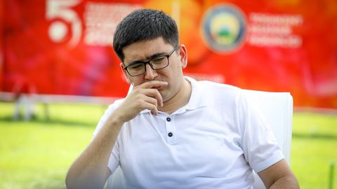“Жабрдийда оналарни кўриб йиғладим, вафот этган болаларнинг биттаси мени ҳам фарзандим бўлиши мумкин эди” — Дониёр Ғаниев “Док-1 Макс” воқеасидан кейин сиёсий жавобгарлик кўрмаётганини айтди