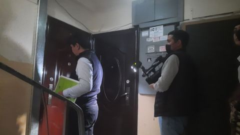 Фуқаро Тошкентда 1 йил аввал сотиб олган уйидан собиқ эгасини амаллаб чиқарди. Энди унинг ўғли, келини ва набираси уйдан чиқмаяпти