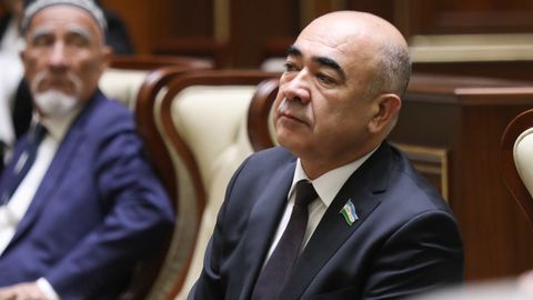 Zoir Mirzayev ikki o&lsquo;rinbosari va Yuqori Chirchiq hokimiga xizmat mashinalari sotib olish uchun 1,3 mlrd so&lsquo;m ajratdi