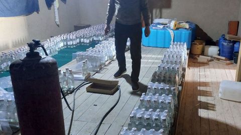 Qoraqalpog&lsquo;iston va Qashqadaryoda qo&lsquo;lbola usulda alkogol mahsulotlarini ishlab chiqarganlar ushlandi&nbsp;