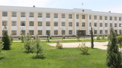 Zoir Mirzayev ikki o&lsquo;rinbosari va Yuqori Chirchiq hokimiga xizmat mashinalari sotib olish uchun 1,3 mlrd so&lsquo;m ajratgani yuzasidan tushuntirish berildi