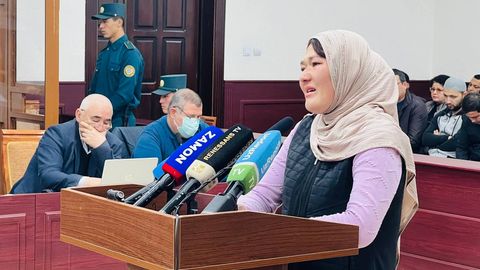 “15 килоли қизим шишиб, 50 кило вазн олди, оғзидан йиринг келиб вафот этди”. “Док-1 Макс” судида жабрланувчи боласи ўлимини ёдга олди