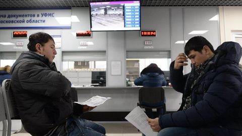Россияда мигрантлар учун патент тизимини бекор қилиш таклиф этилмоқда