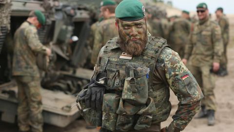 Экспертлар НАТОни Россияга қарши ҳужумга тайёрланишга чақирди