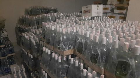 Сурхондарё, Наманган ва Сирдарёда қалбаки акциз маркали алкоголь маҳсулотларини сотиш билан шуғулланган дўконлар аниқланди