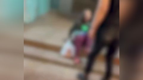 Toshkentda mast ona qizini kaltakladi. Bolalar ombudsmani ayolni onalik huquqidan mahrum qilish masalasi ko&lsquo;rib chiqilayotganini aytdi