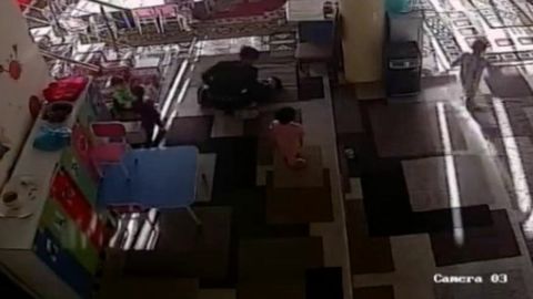 Buxorodagi xususiy bog&lsquo;chada 2 yoshli bolani urgan tarbiyachi ishdan olindi