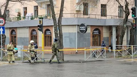 13 человек стали жертвами пожара в алматинском хостеле. Среди погибших - двое узбекистанцев