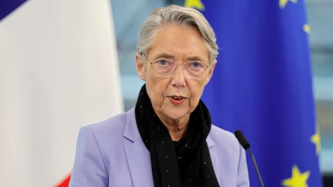 Франция бош вазири парламент биносида электрон сигарет чеккани депутатлар норозилигига сабаб бўлди