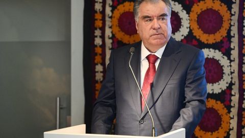 Президент Таджикистана предложил создать центр изучения ледников