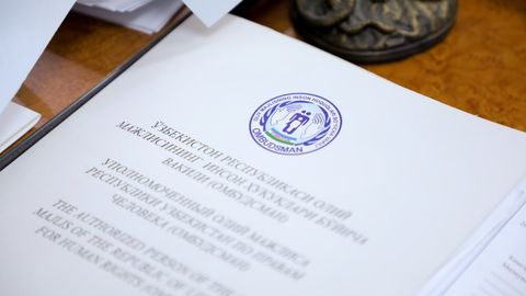 Ombudsman Chirchiq shahar IIB hibsxonasida 22 yoshli yigit vafot etganini o‘rganishni boshladi