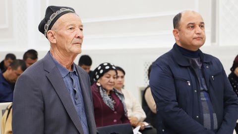“Ҳар бирингиз қаҳрамон, фидойисиз”. Қарши тумани ҳокими тадбиркорлар билан мулоқот қилди 