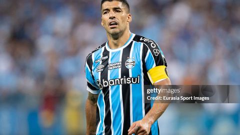 Луис Суарес ва Лионель Месси яна бирга тўп суради. Уругвайлик футболчи &ldquo;Интер Майами&rdquo;га ўтмоқда&nbsp;