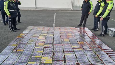 Angrenda Toshkentga ketayotgan Mercedes-Benz ichidan 250 ming donaga yaqin pirotexnika vositalari topildi