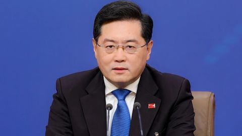 Avvaliga g&lsquo;oyib bo&lsquo;lib, so&lsquo;ng lavozimidan olingan sobiq Xitoy tashqi ishlar vaziri to&lsquo;satdan vafot etdi &mdash; Politico