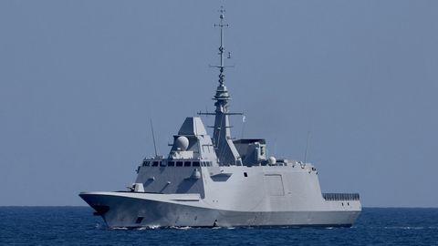 Франция ҳарбий кемаси Ямандан учирилган иккита дронни уриб туширди