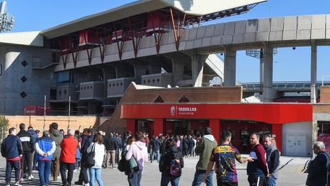 &ldquo;Granada&rdquo; va &ldquo;Atletik&rdquo; o&lsquo;rtasidagi bahs tribunadagi muxlisning ahvoli yomonlashgani tufayli to&lsquo;xtatildi&nbsp;