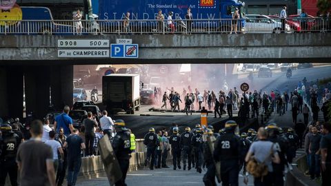 Fransiyada taksi haydovchilari namoyishga chiqib, yo‘llarni to‘sib qo‘ydi