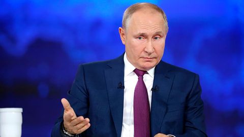 &ldquo;Руслар ва украинлар бир халқ&rdquo;: Путин Украинадаги урушни фуқаролар уруши билан таққослади
