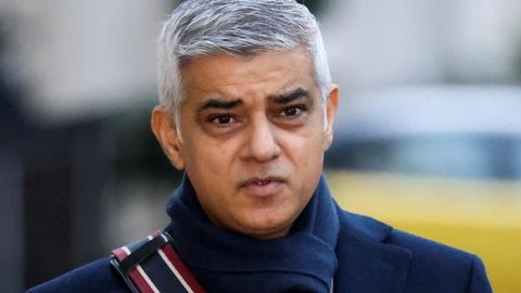 London meri utilizatsiyaga mo&lsquo;ljallangan avtomobillarni&nbsp;Ukrainaga berishdan bosh tortdi