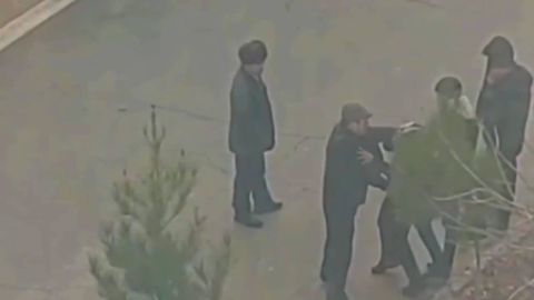 Наманганда касб-ҳунар мактаби ўқувчилари директор ўринбосари томонидан калтакланди (видео)  