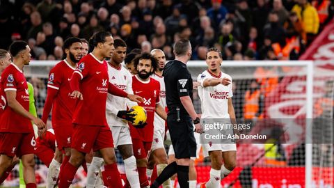 АПЛ. &ldquo;Ливерпуль&rdquo; турнинг марказий ўйинида &ldquo;Манчестер Юнайтед&rdquo; билан дуранг ўйнади, &ldquo;Арсенал&rdquo; ўзида &ldquo;Брайтон&rdquo;ни ишончли ҳисобда мағлуб этди (видео)