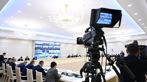 Президент бу йил иқтисодиётда хизматлар улуши 43,5 фоизга етиши кутилаётганини айтди
