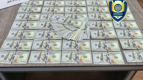 Jizzaxda Meksika orqali AQSHga yuborish uchun 10 ming dollar olgan shaxs ushlandi