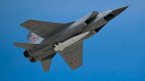 &ldquo;Путиннинг супер қуроли&rdquo;: Россия Украинага &ldquo;Кинжал&rdquo; гипертовушли ракетасини учирди