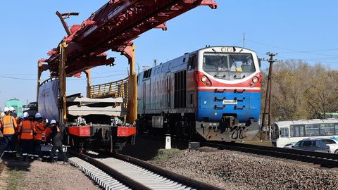 Қозоғистон ва Хитой ўртасида янги темирйўл қурилиши бошланди