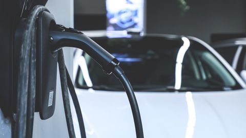 Xitoy kompaniyasi O&lsquo;zbekistonda 50 mingdan ortiq elektromobillarni quvvatlash stansiyalarini quradi