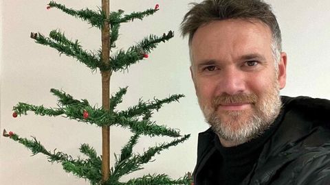 Britaniyada 103 yillik sunʼiy Rojdestvo archasi auksionda 4320 dollarga sotildi