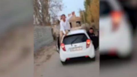 Farg&lsquo;onada harakatdagi Spark tomiga chiqib olgan yigitlar 5 sutkaga qamaldi (video)