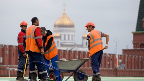 Миграция агентлиги Россияда ишлаётган ўзбекистонликларни огоҳликка чақирди