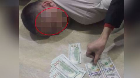 Андижонда қалбаки 500 минг долларни айирбошлашга уринган шахслар қўлга олинди