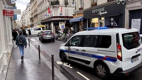 Францияда терактлар уюштиришда гумон қилинганлар гуруҳи қўлга олинди