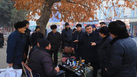 “Тегманглар, савдосини қилаверсин. Сиз билан мени олдимга ёрдам сўраб келмаяпти-ку?” — Наманган ҳокими 