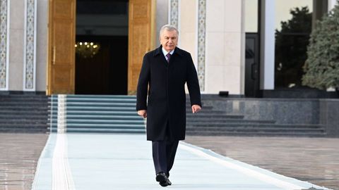 Президент Узбекистана отбыл в Россию