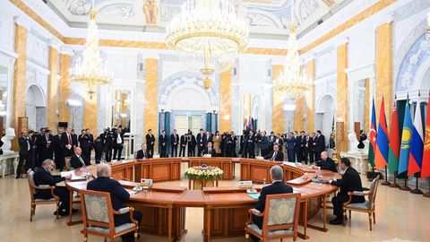 Shavkat Mirziyoyev Sankt-Peterburgda MDHga a&rsquo;zo davlatlar rahbarlarining norasmiy uchrashuvida qatnashdi&nbsp;