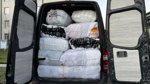 Toshkent viloyatida kiyimlar ostiga yashirilgan qariyb 175 ming dona pirotexnika vositalari to&lsquo;xtatib qolindi