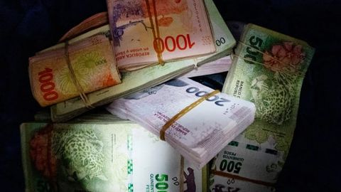 Аргентинада энг йирик банкнотларнинг номинал қиймати 25 бараварга оширилади