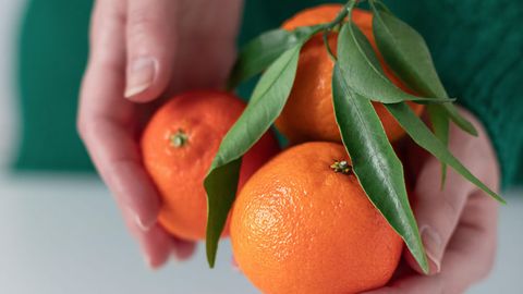 Мандарин меъёридан кўп истеъмол қилинса, организмда қандай ўзгаришлар бўлади?