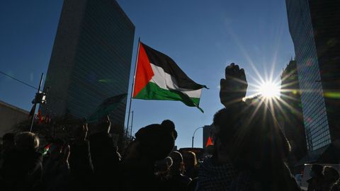 Nyu-Yorkda minglab Falastin tarafdorlari urush to‘xtatilishini talab qilib namoyish o‘tkazdi