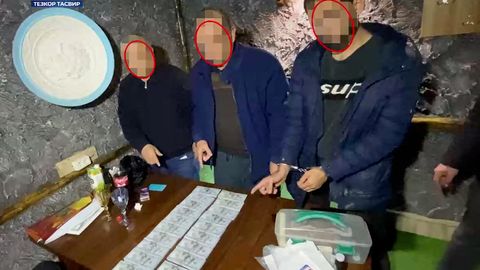 Oqdaryo tumanining sobiq hokimi tadbirkordan 200 ming dollar olayotganda qo&lsquo;lga tushdi (video)
