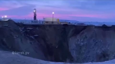 Қозоғистонда йўловчилари бўлган автобус 150 метрли чуқурликка тушиб кетди. Қурбонлар бор (видео) 