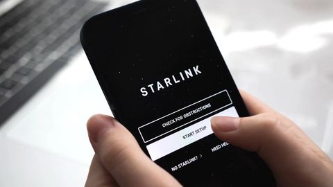SpaceX launches Starlink's DTC technology for global internet access and expands services by 2025